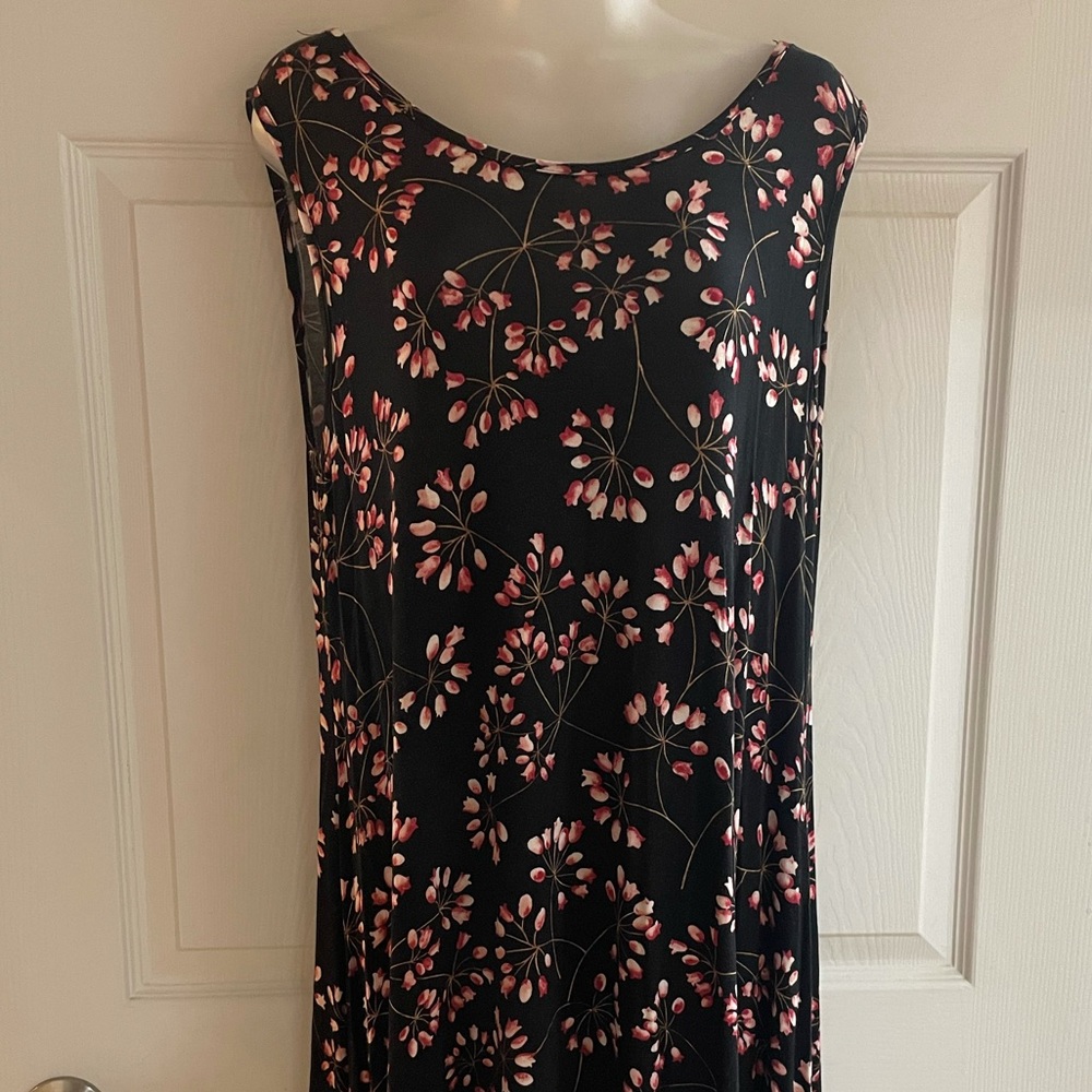 Adorable black with pink floral swing dress. Size XL.